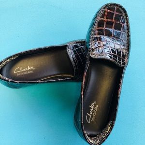 LADIES “CROCK” PATTERN BENDABLE SHOES.